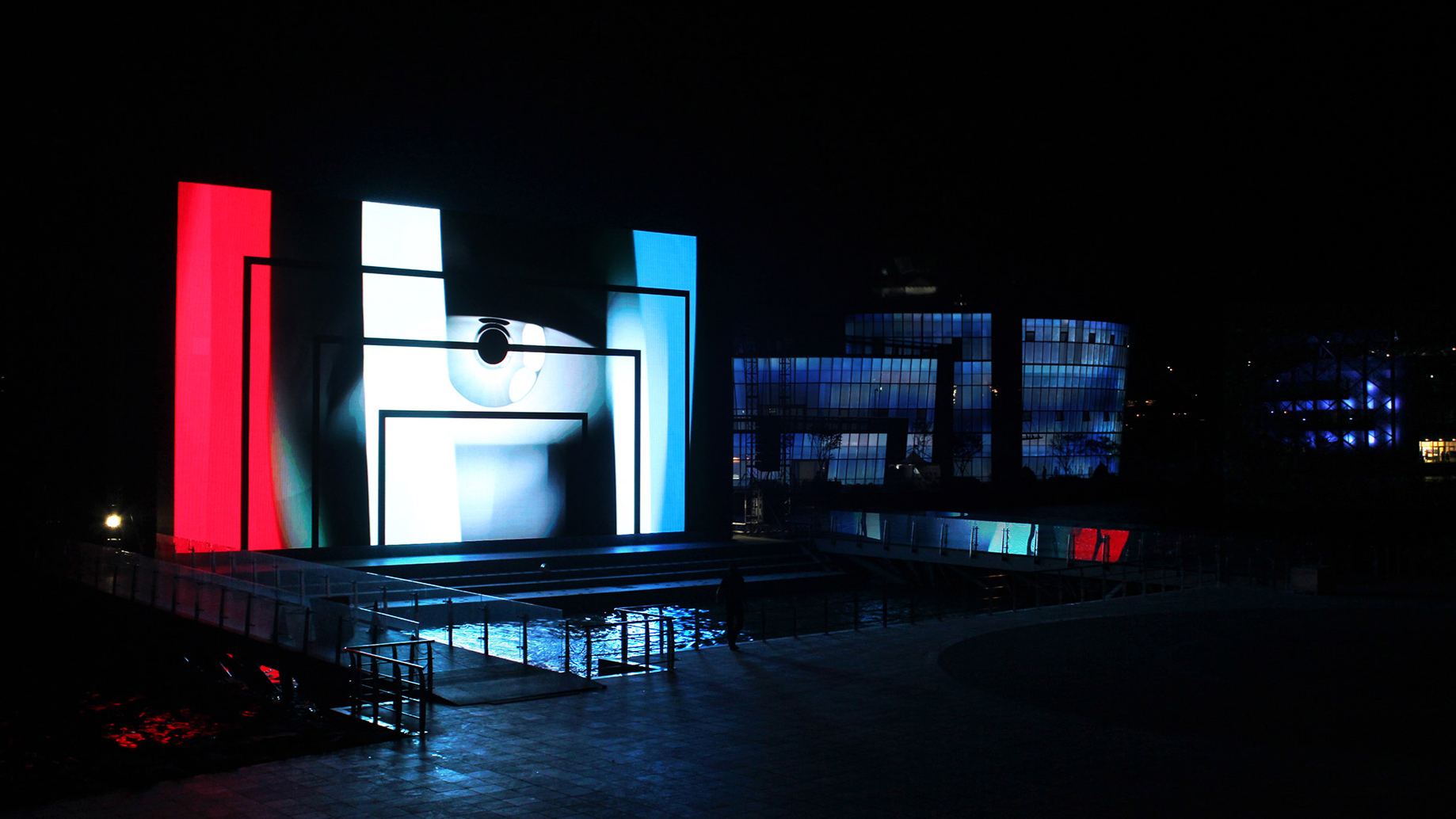 韩国的LED墙面互动案例