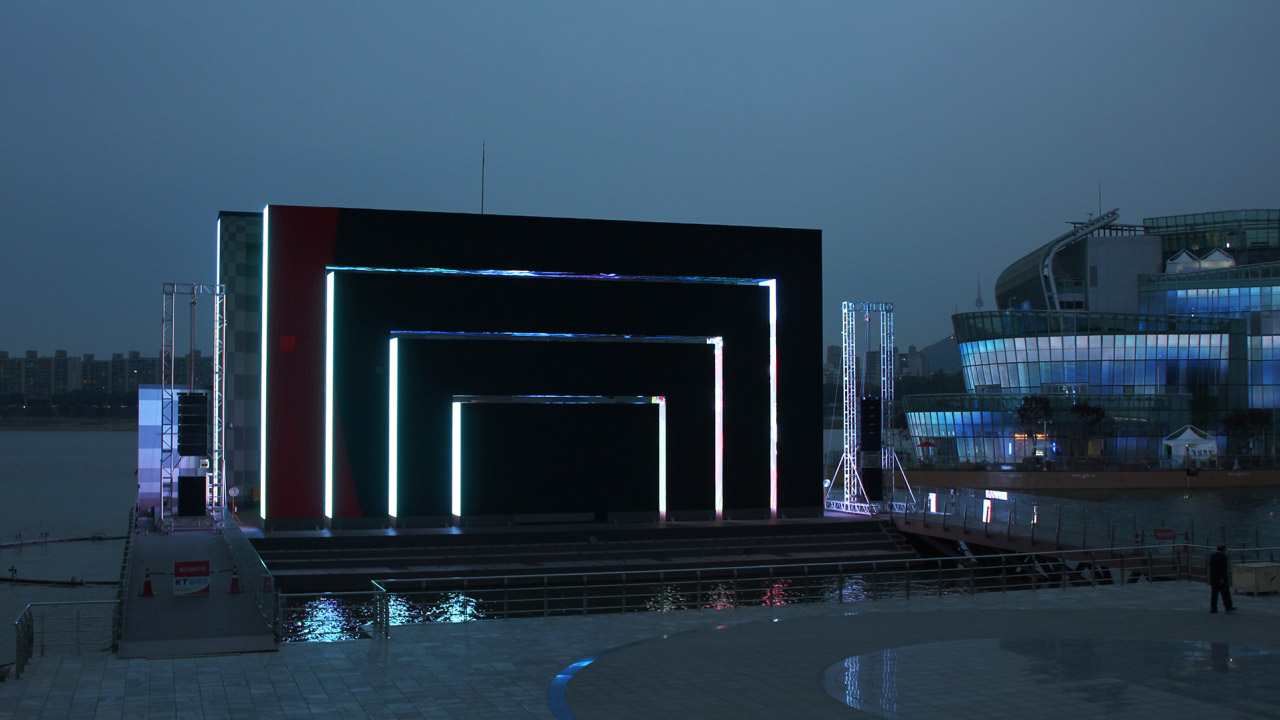 韩国的LED墙面互动案例