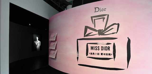 Dior《迪奥小姐：爱与玫瑰》主题快闪展