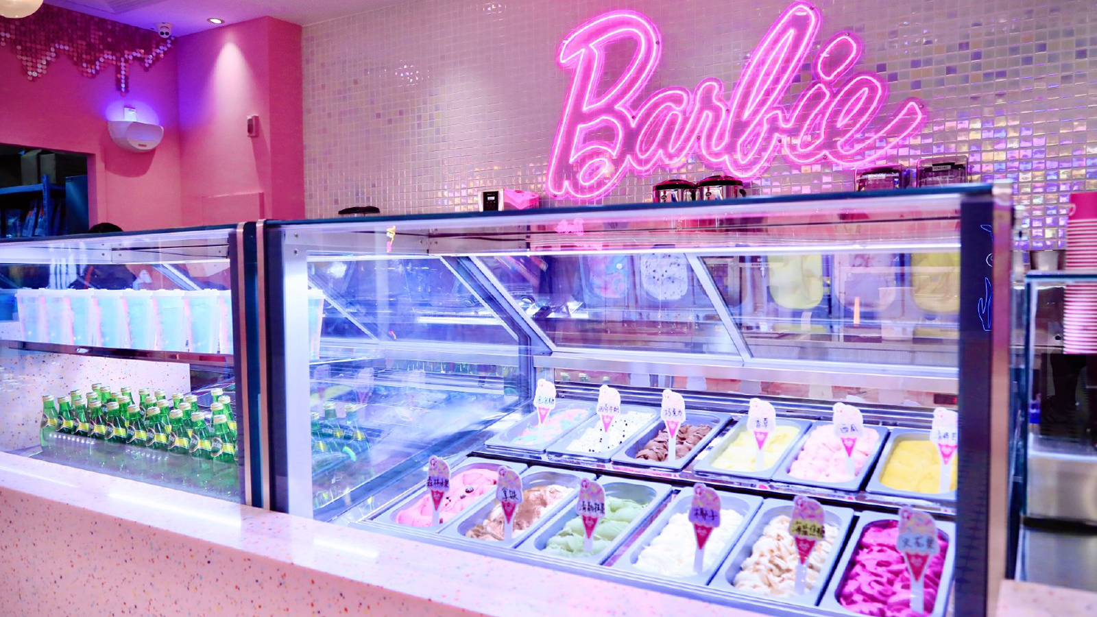 芭比创意餐饮快闪店案例：芭比甜甜屋