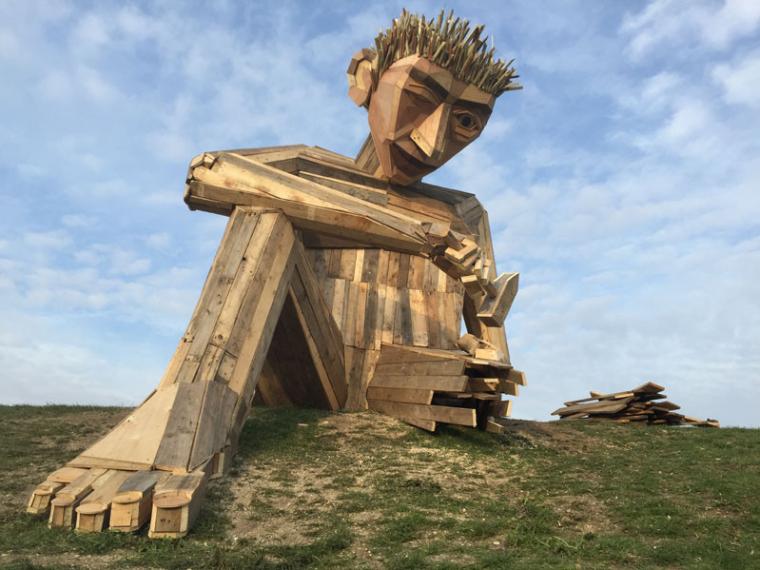 丹麦木质人像雕塑装置艺术