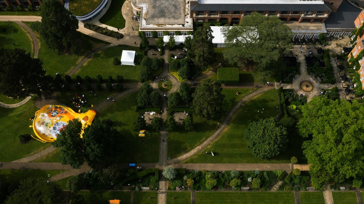 英国广场充气穹顶公共艺术装置