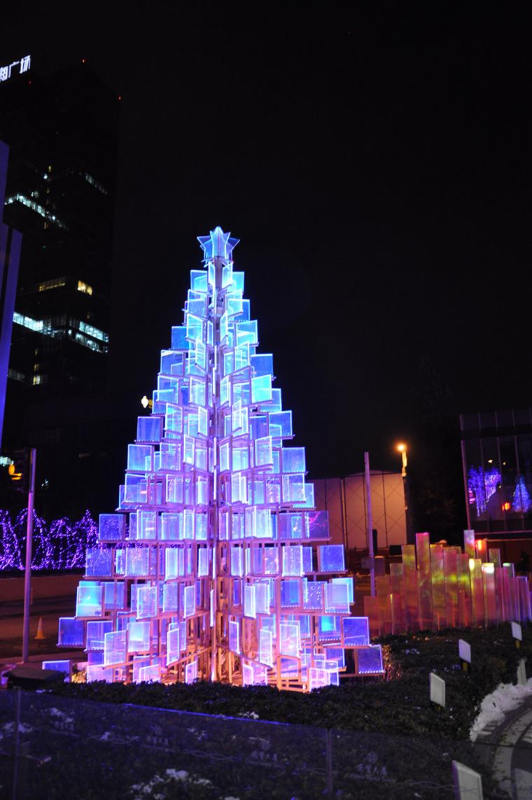 北京国贸三期圣诞节LED灯光装置艺术