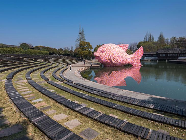 乌镇公共景观装置艺术：空中鱼