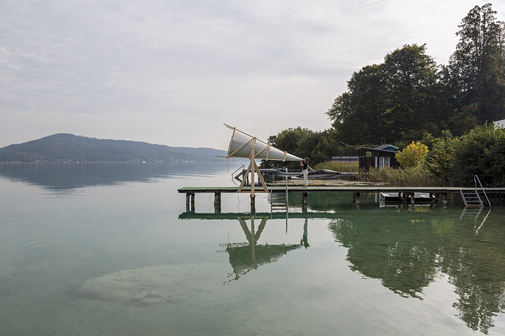 奥地利湖畔观景台装置艺术
