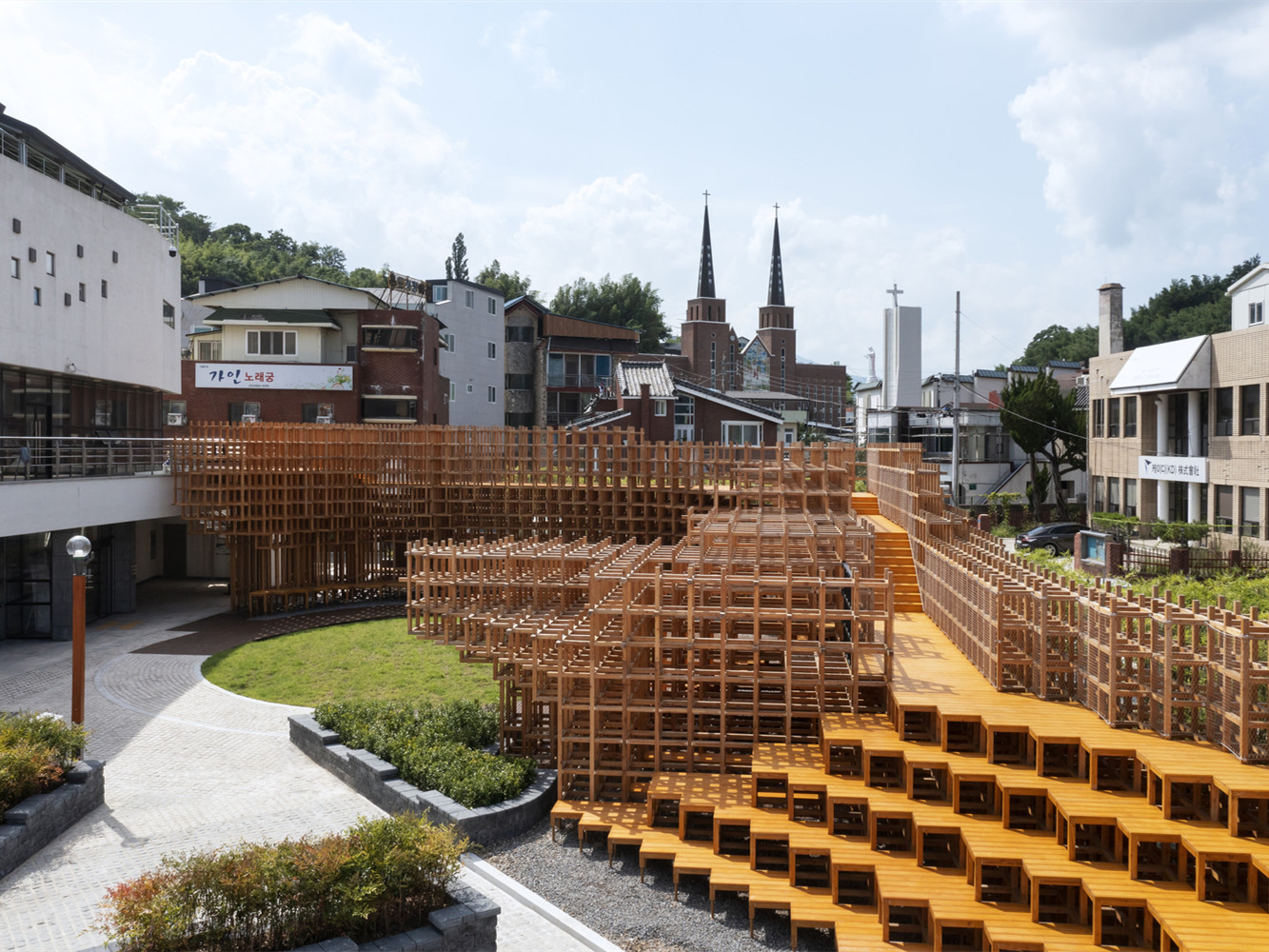 韩国巨大的网格木亭互动艺术装置