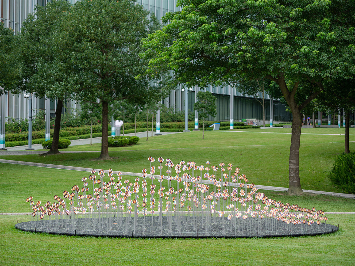 中国香港金属花朵景观装置艺术