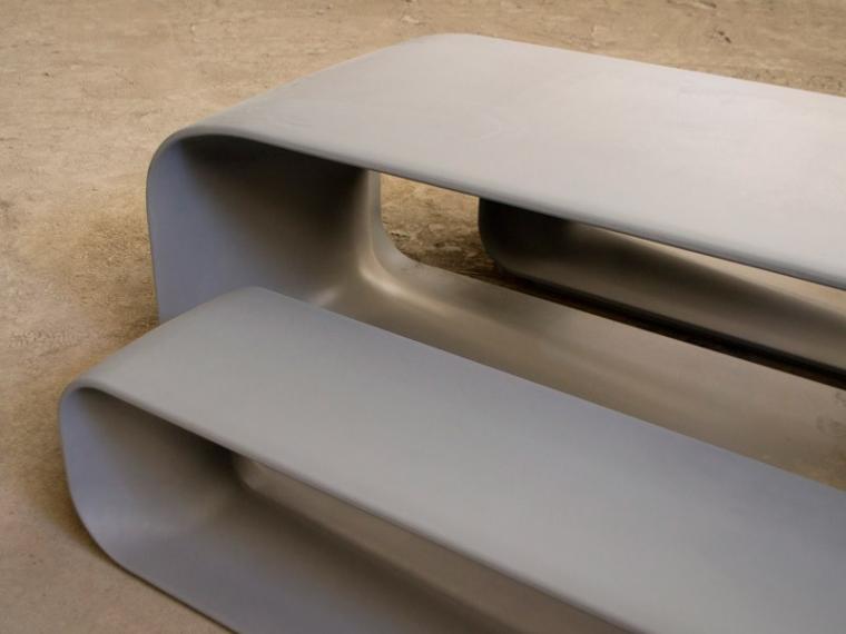 西班牙混凝土桌椅装置艺术