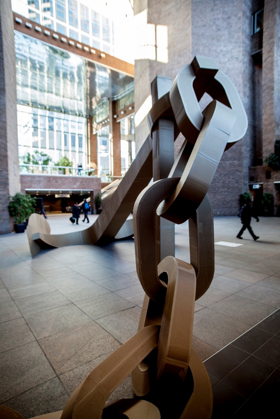 加拿大硬纸材质锚链公共空间艺术装置