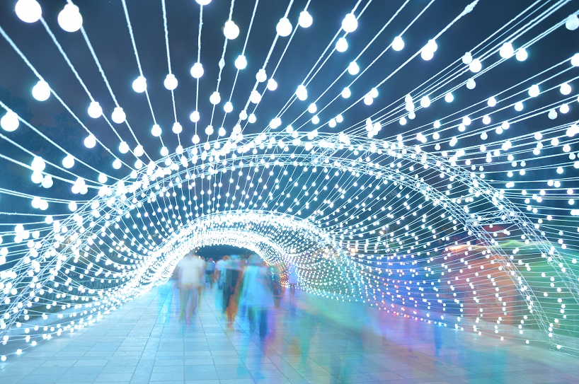 伊朗德黑兰灯光装置艺术：灯光隧道