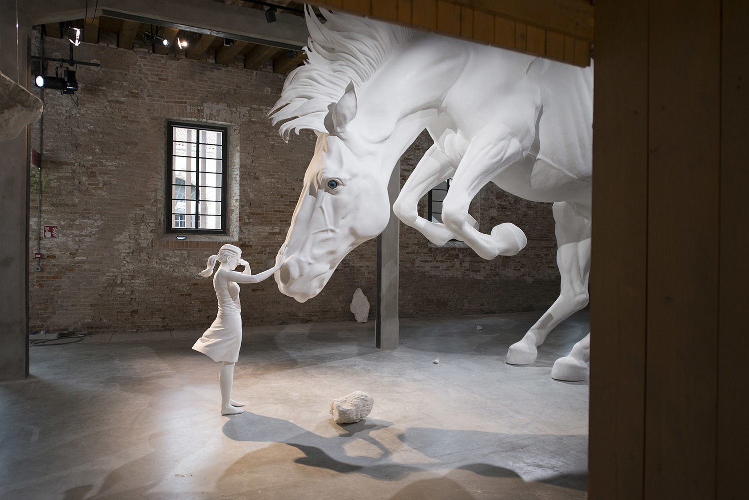 阿根廷雕塑装置艺术：问题马