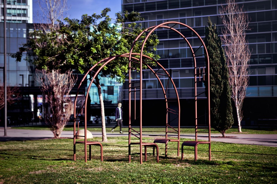 西班牙桥梁椅子公共装置艺术