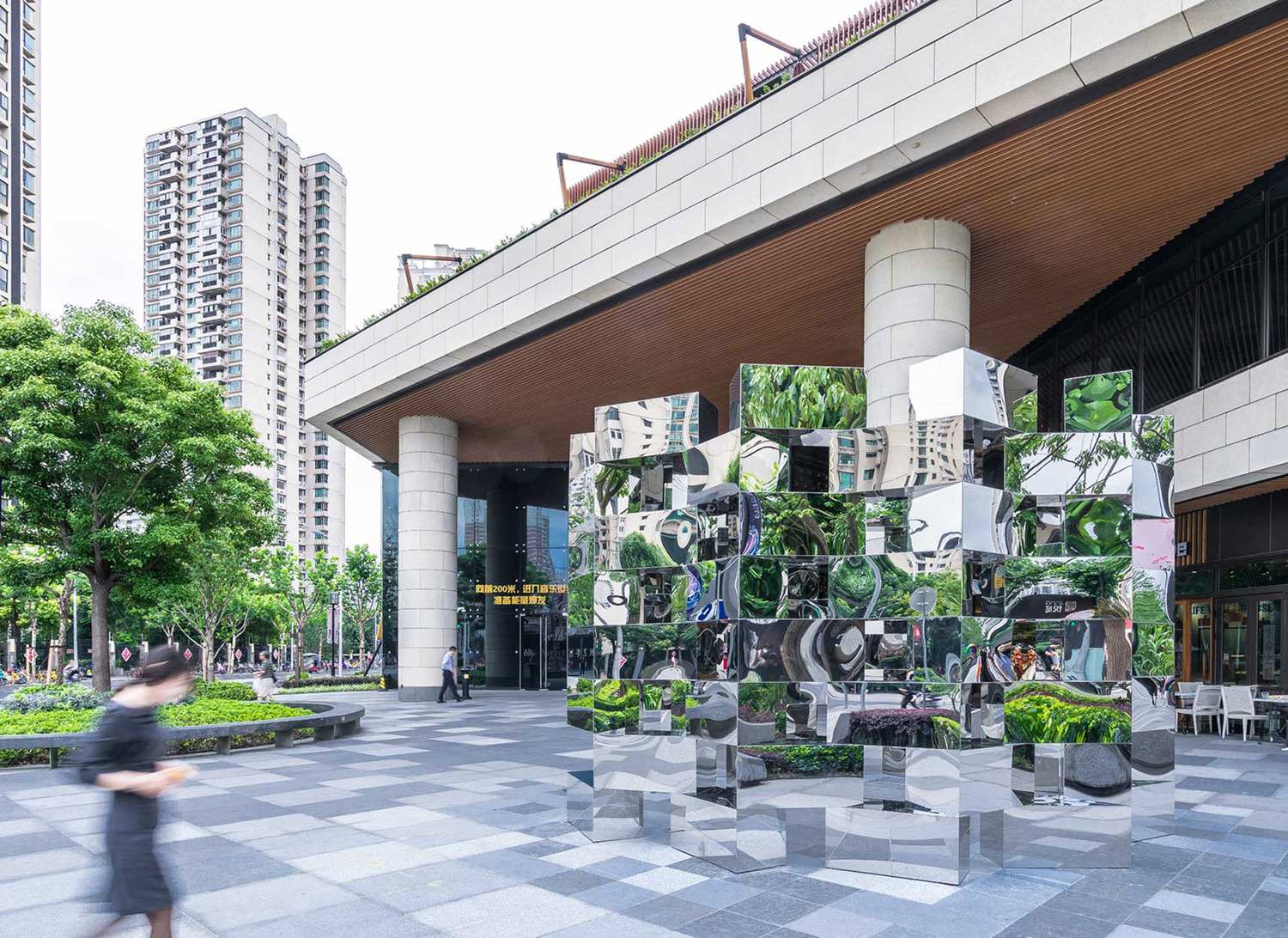 上海不锈钢镜面雕塑装置艺术