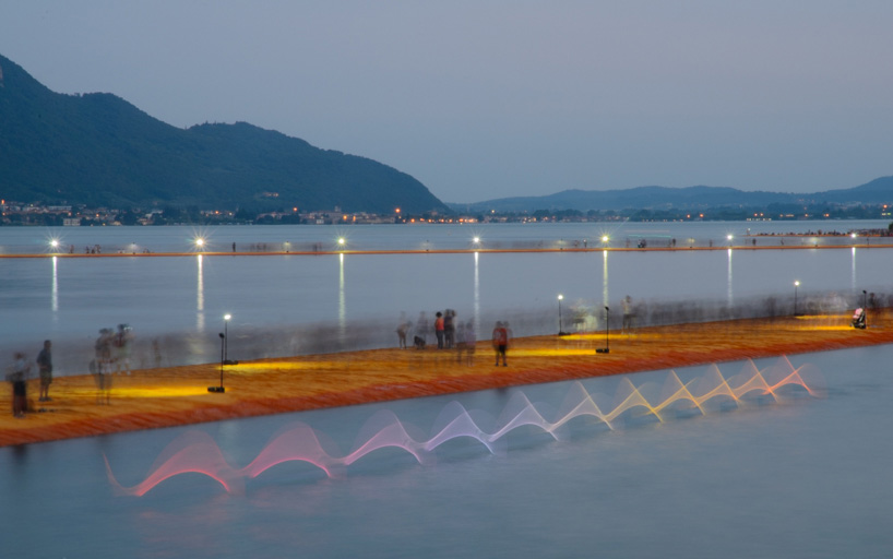 加拿大水上LED灯光装置艺术展
