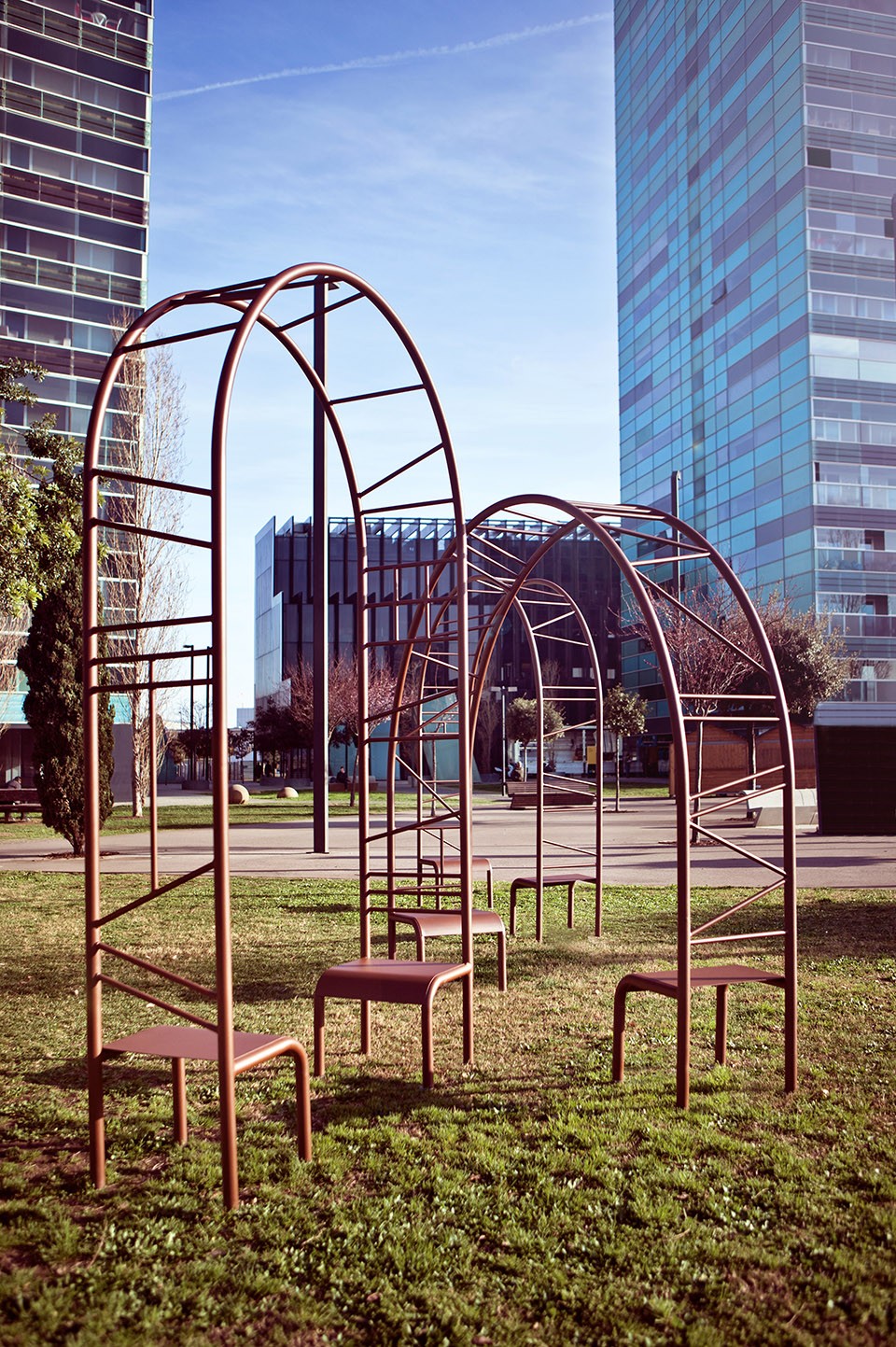 西班牙桥梁椅子公共装置艺术