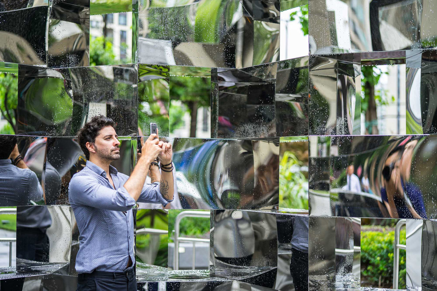 上海不锈钢镜面雕塑装置艺术