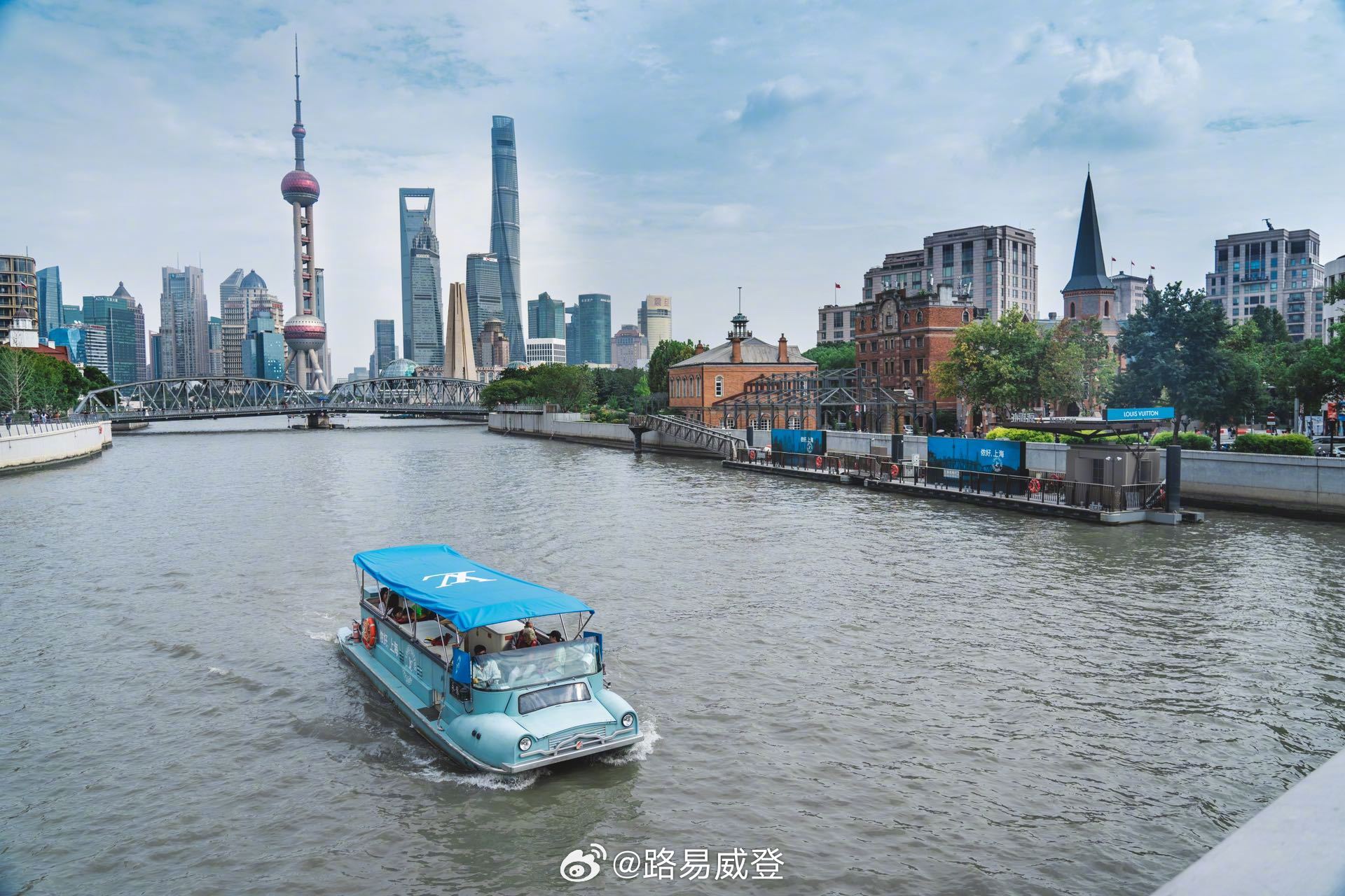 LV 在上海打造「文化月」