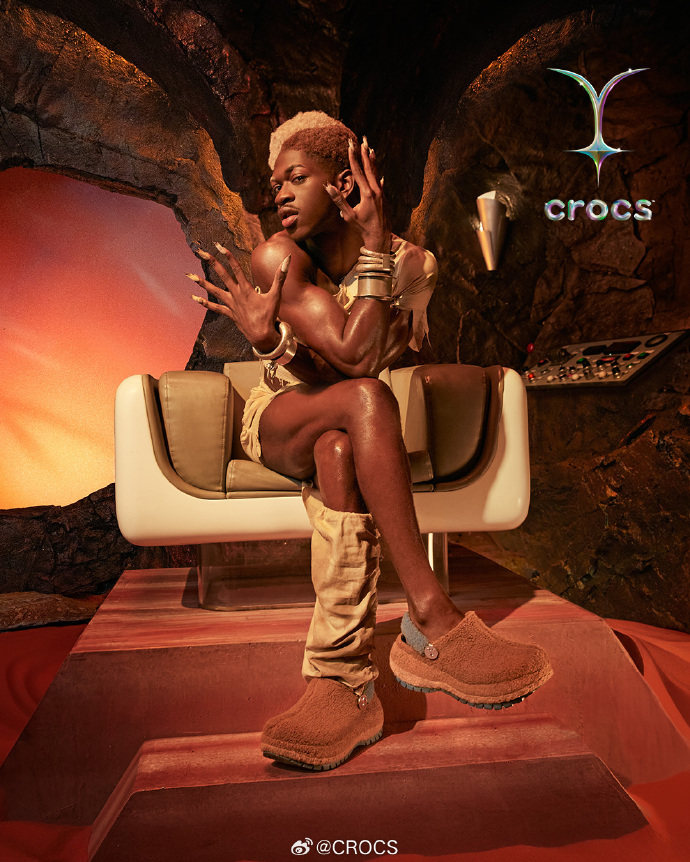 CROCS 与 Lil Nas X 共创联名洞洞鞋