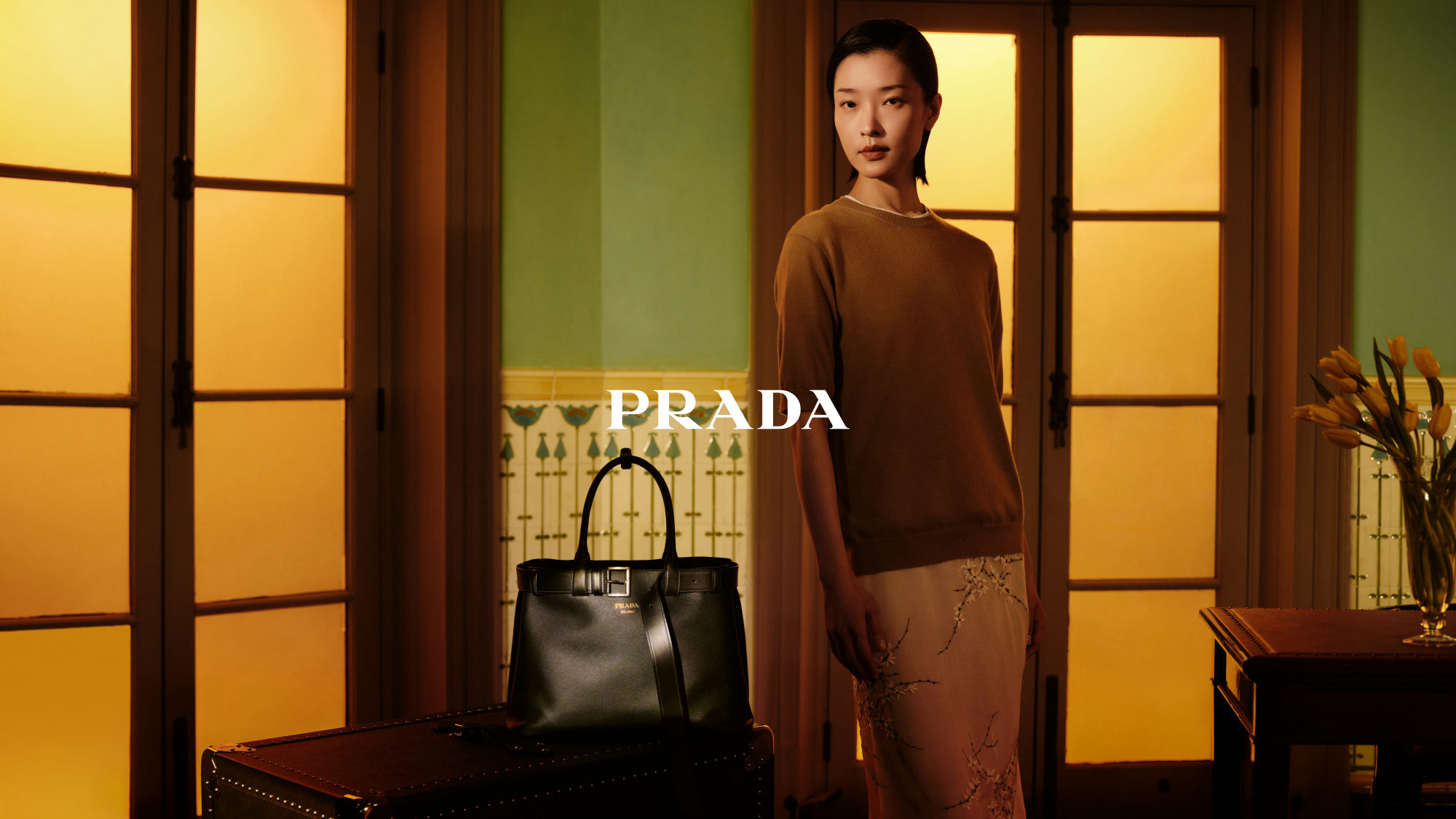 Prada 在荣宅拍摄 2024 春节广告大片